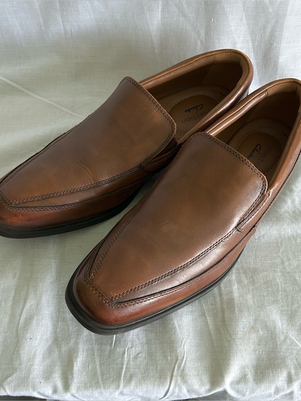 CLARKS Men's Tilden Free Slip-On Loafer Dark Tan Leather Upper EUC Size 9